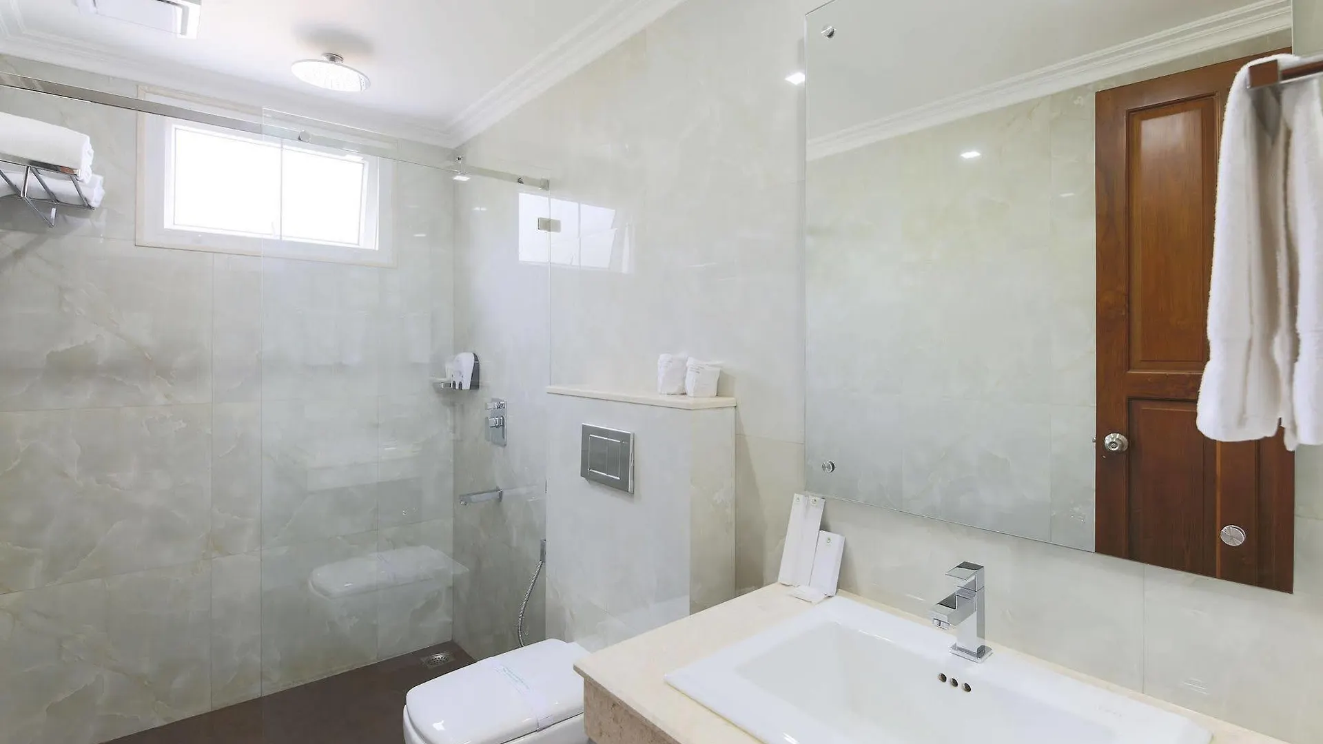 Treebo Tgr Suites Kochi 3*,  India