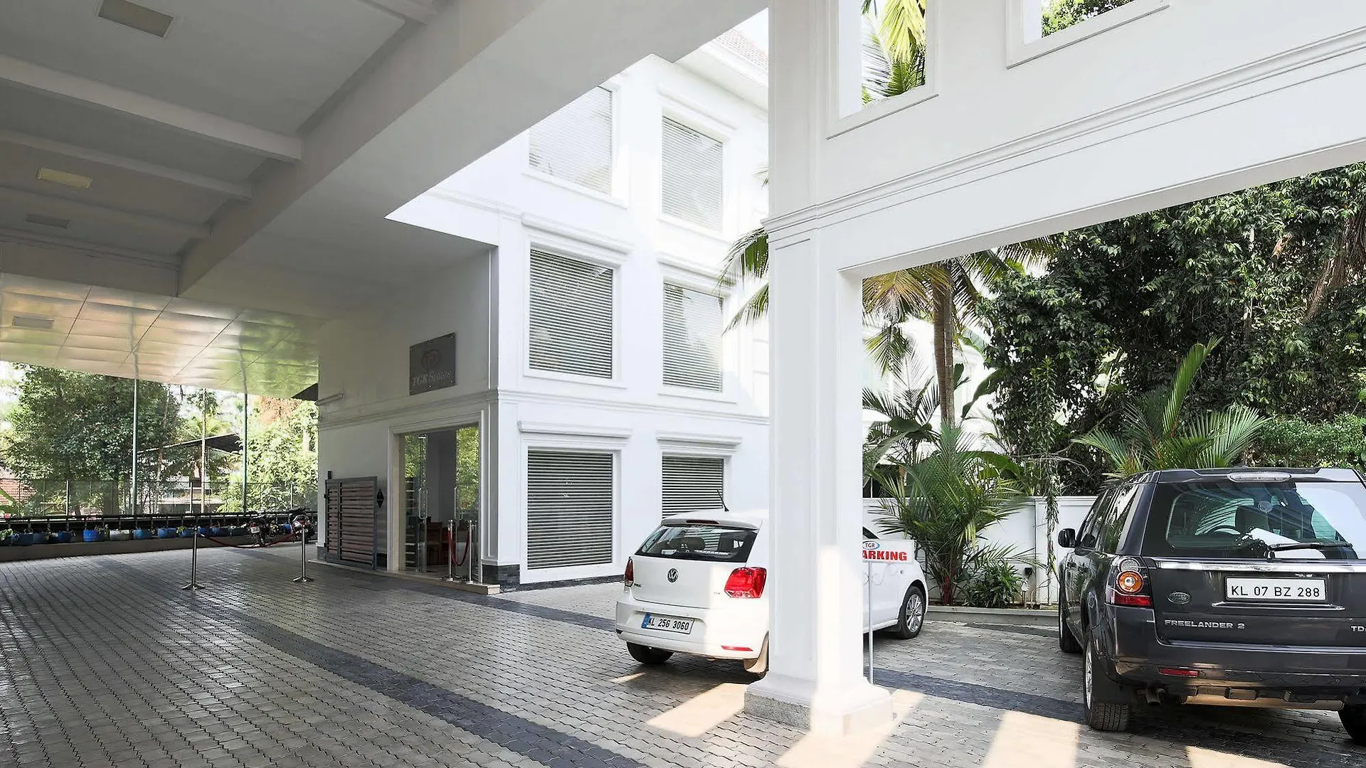 Treebo Tgr Suites Kochi 3*,